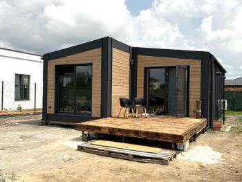 Готовий модульний будинок встановлений на ділянці - Unitbud, дизайн модульного будинку